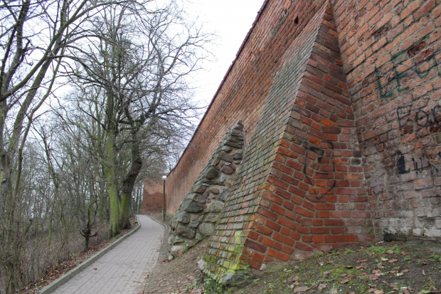 Mur obronny z 13 wieku