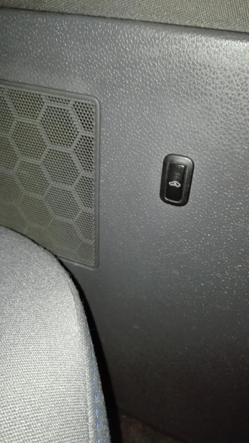 Przycisk tyl vw polo 4