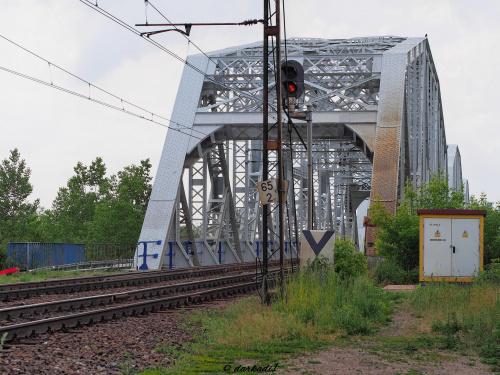 Most kolejowy nad Wisłą w Dęblinie