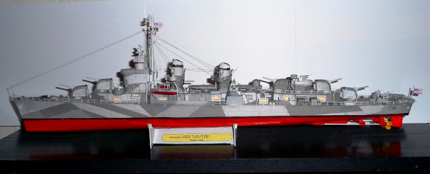 USS Leutze_1
