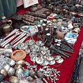 Całe mnóstwo buddyjskich/nepalskich pamiątek w Namche Bazaar. Na pewno ich nie zabraknie, gdy będziemy przechodzili tu w drodze powrotnej.